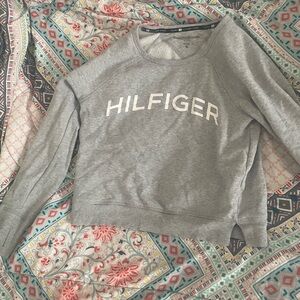 Grey Tommy Hilfiger sweat shirt
